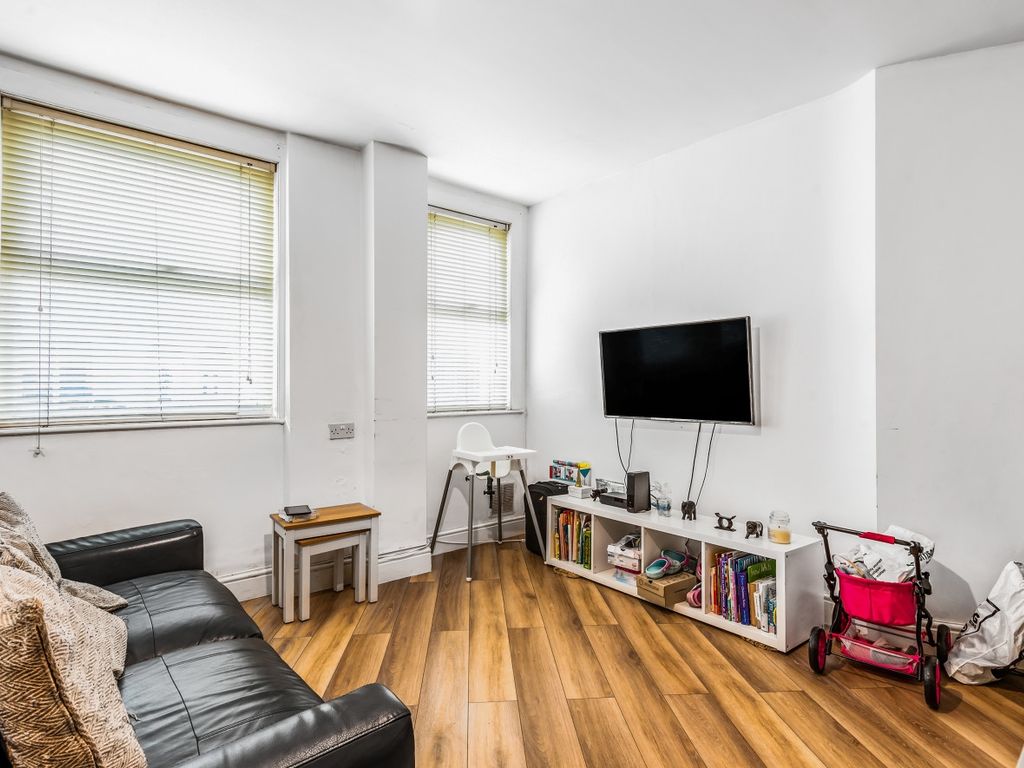 2 bed flat for sale in Clifton Road, London SE25 Zoopla