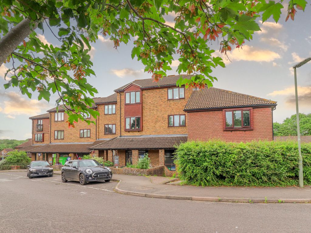 2 bed flat for sale in Kingfisher Court, Kingfisher Drive, Guildford