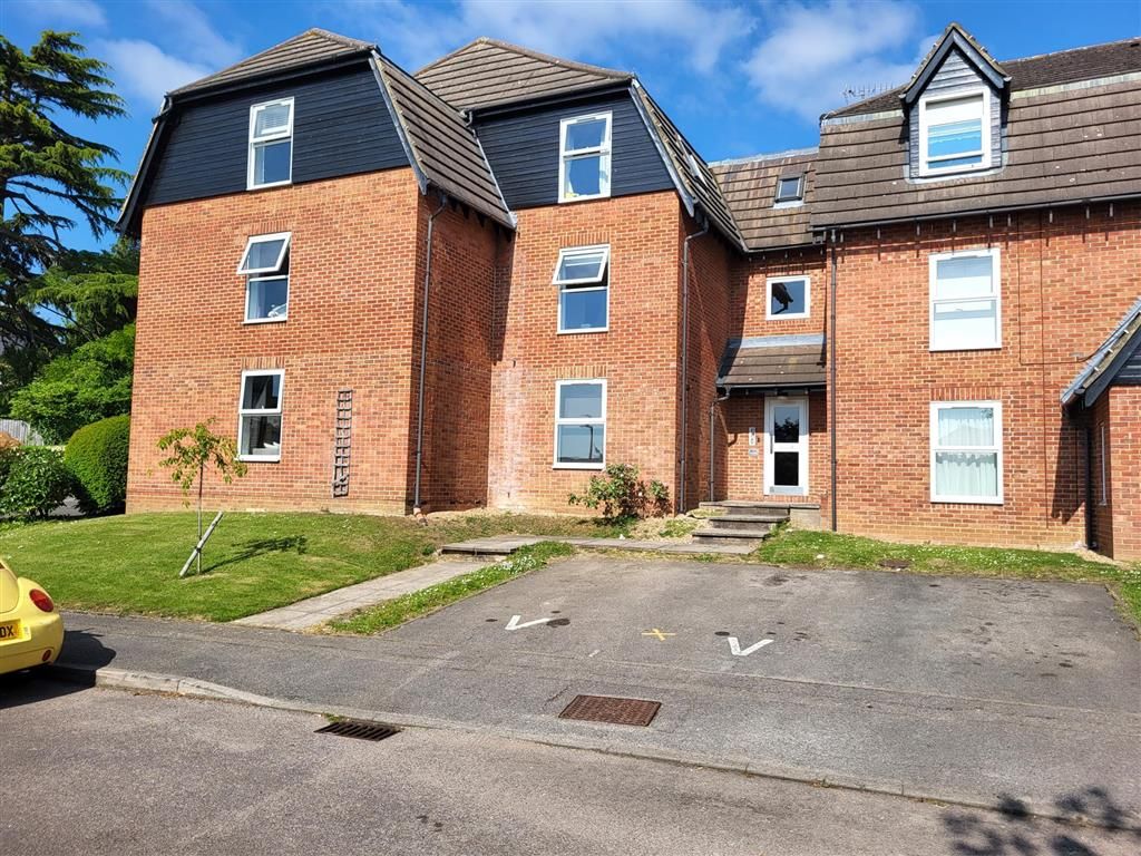 2 bed flat to rent in Millers Green Close, Enfield EN2, £1,750 pcm Zoopla