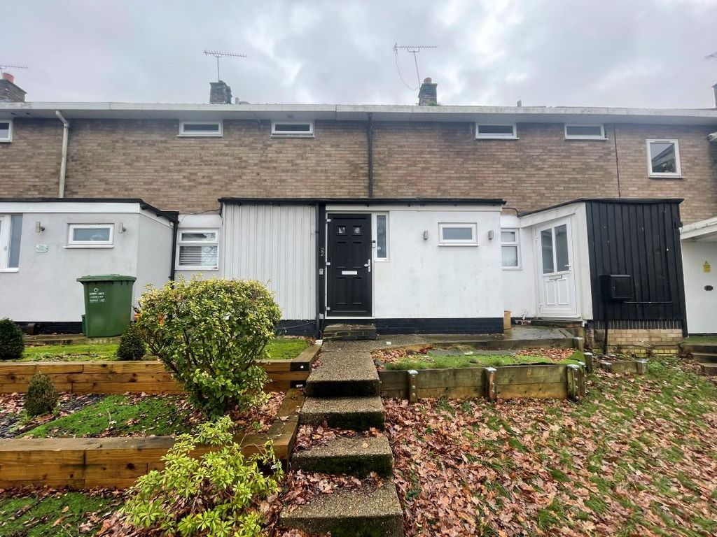 22 Threshelford, Basildon, Essex SS16  