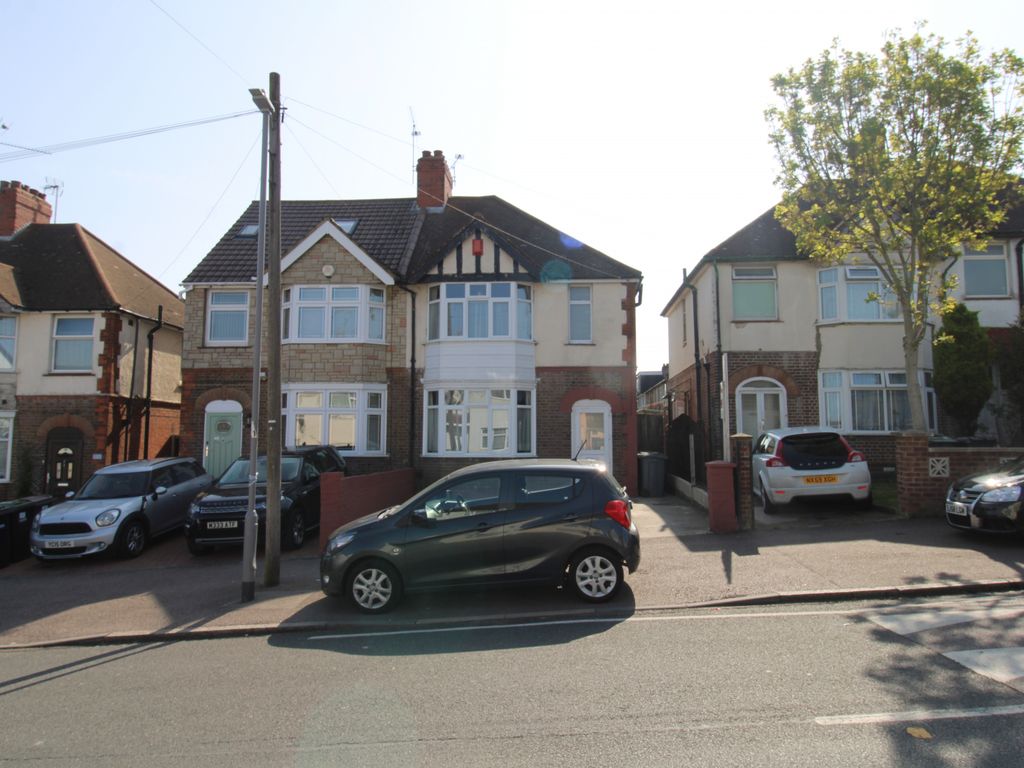 3 bed semidetached house for sale in Leicester Road, Luton LU4 Zoopla