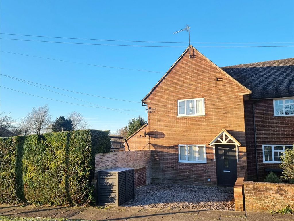 4 bed end terrace house for sale in Weeke, Winchester, Hampshire SO22