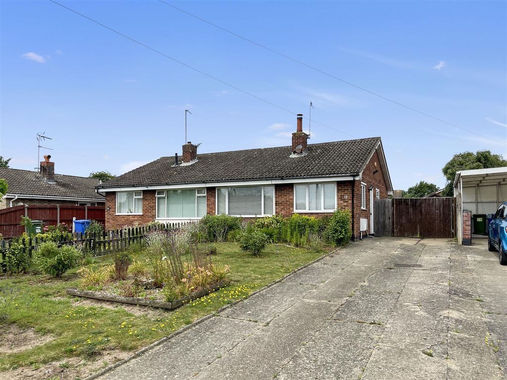 2 bed semidetached bungalow for sale in Chedgrave Road, Lowestoft NR33