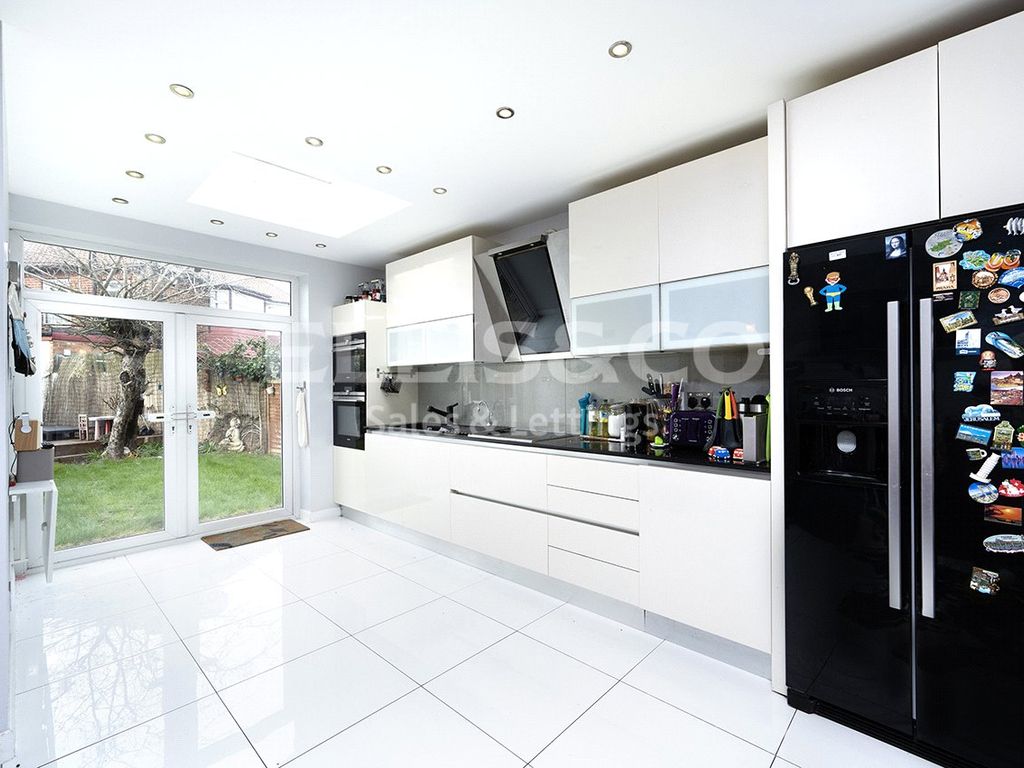 5 bed semidetached house for sale in Pennine Drive, London NW2 Zoopla