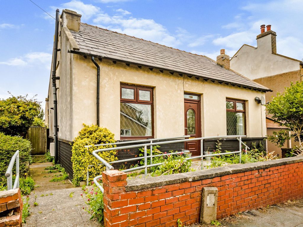 2 bed detached bungalow for sale in Heathfield Road, Huddersfield HD7