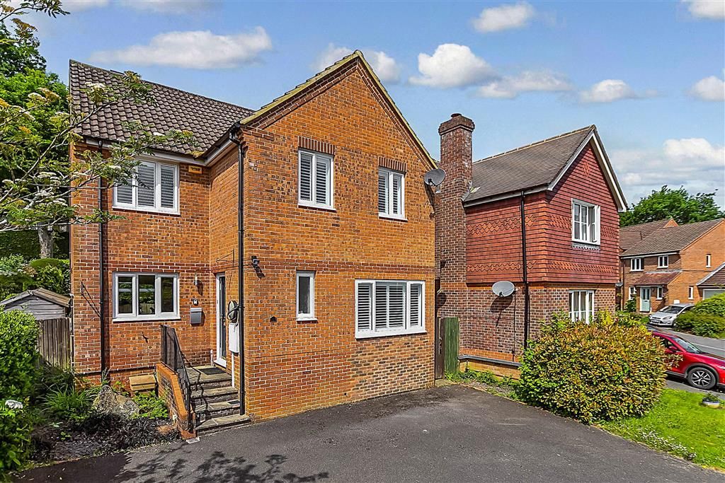 4 bed detached house for sale in Pellings Farm Close, Crowborough, East Sussex TN6, £500,000