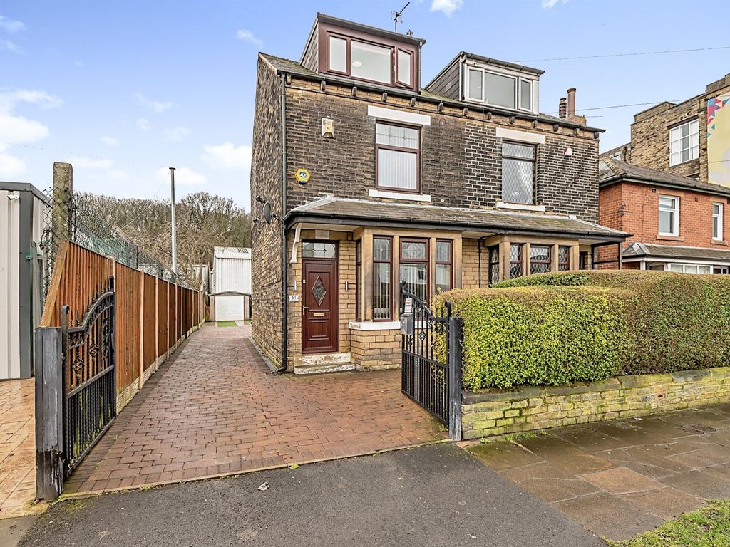 3 bed semidetached house for sale in Park Road, Manchester Road