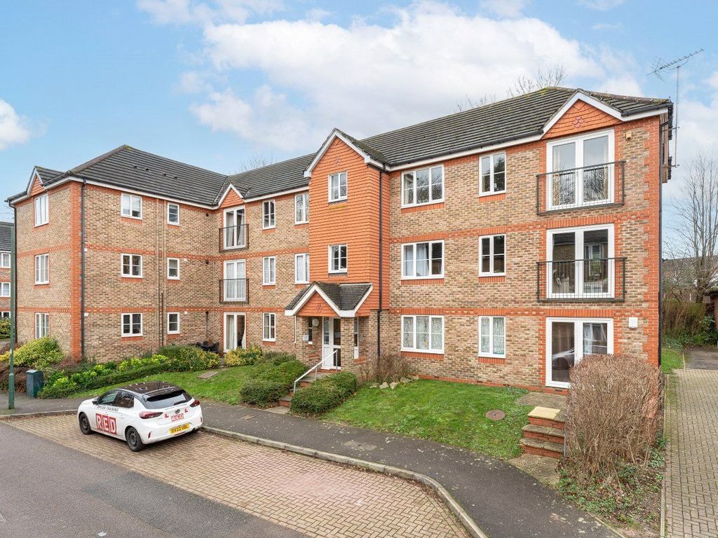 2 bed flat for sale in Sevenoaks Close, Sutton, Surrey SM2, £290,000