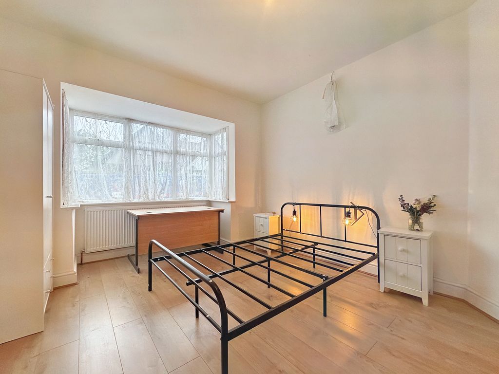 Room to rent in Room 1, 11 Walford Road, Uxbridge, Greater London UB8
