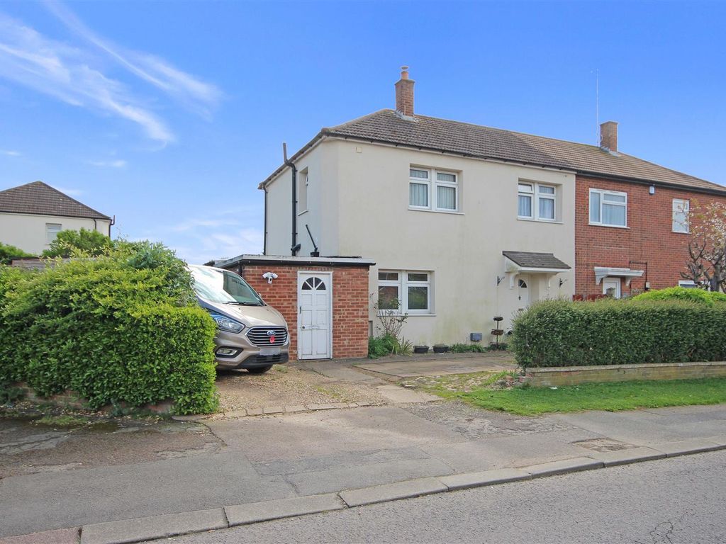 3 bed semidetached house for sale in Balmoral Avenue, Rushden NN10, £