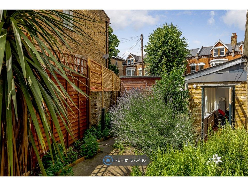 Room to rent in Brixton, London SW9 Zoopla