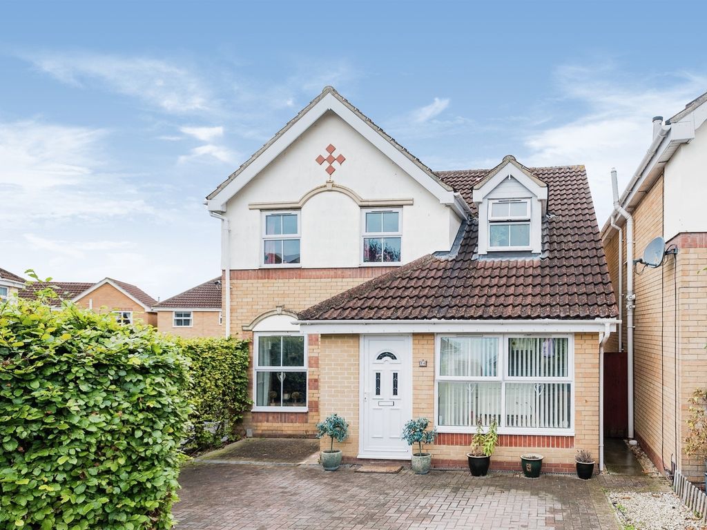 3 bed detached house for sale in Yeats Close, Blunsdon, Swindon SN25, £