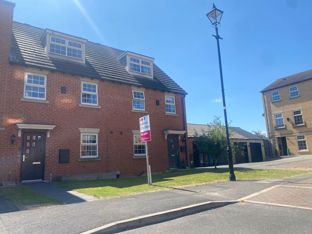 3 bed town house for sale in Monument Drive, Brierley, Barnsley S72