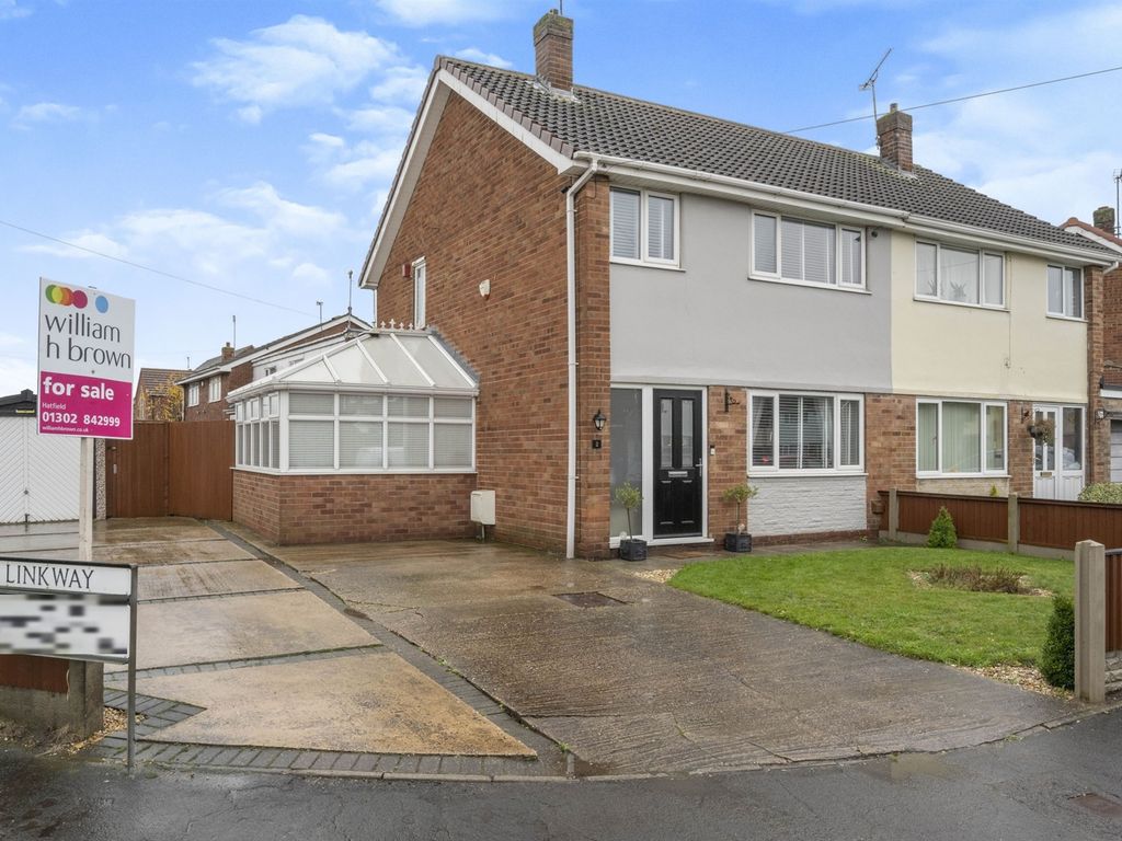 3 bed semidetached house for sale in Linkway, Hatfield Woodhouse