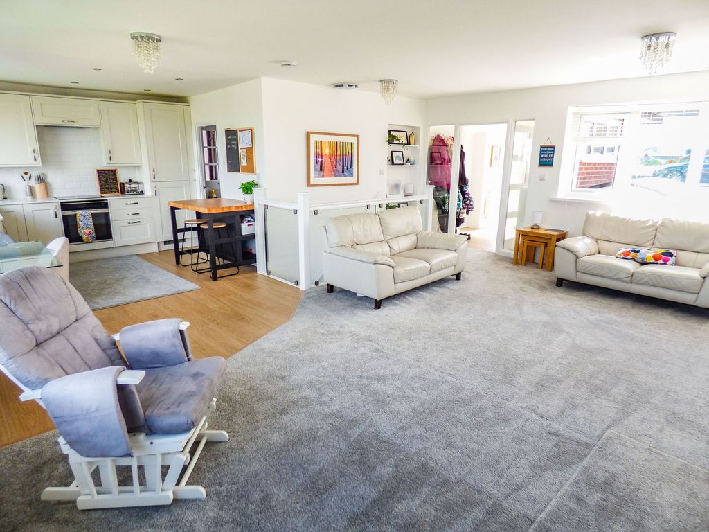 3 bed semidetached house for sale in Hillside, Dunston, Gateshead NE11