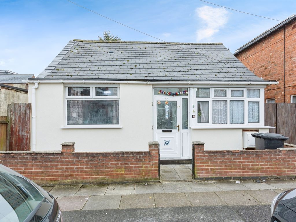 3 bed detached bungalow for sale in Nansen Road, Leicester LE5, £