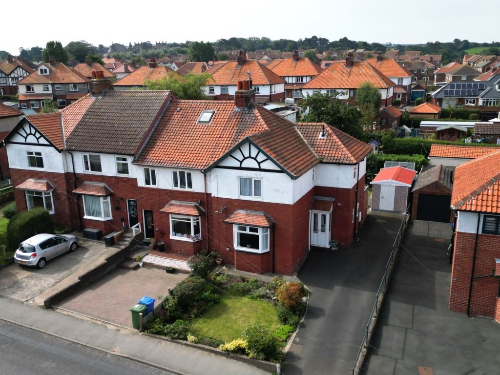 3 bed semidetached house for sale in Castle Road, Whitby YO21, £