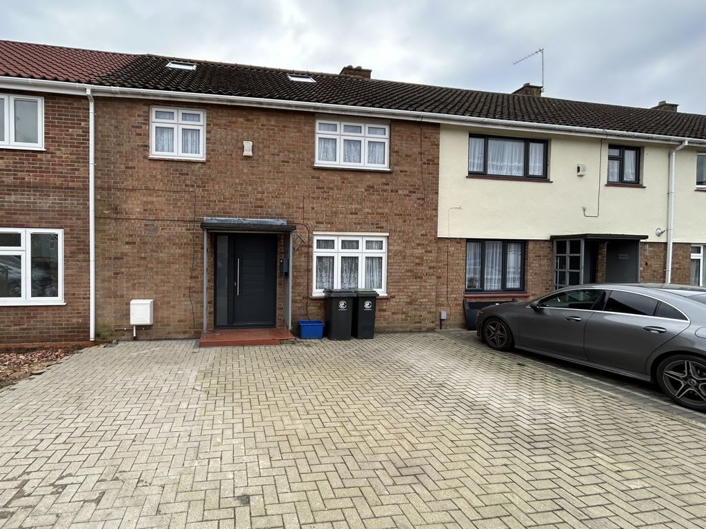 4 bed terraced house for sale in King Road, Waltham Abbey EN9, £