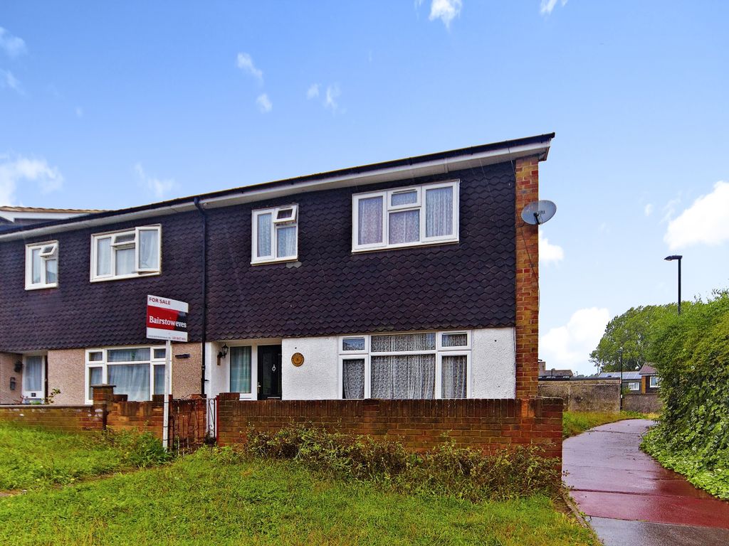 3 bed end terrace house for sale in New Addington, Croydon