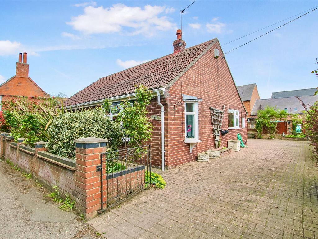 2 bed detached bungalow for sale in High Street, Brant Broughton