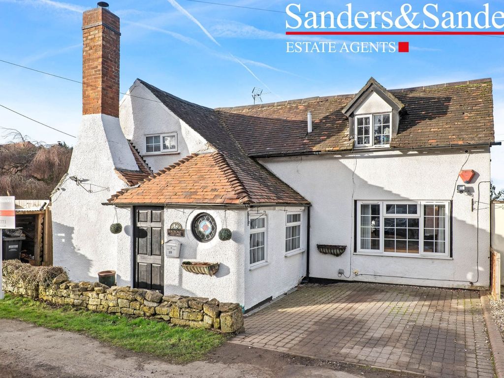 3 bed detached house for sale in Evesham Road, Cookhill, Alcester B49