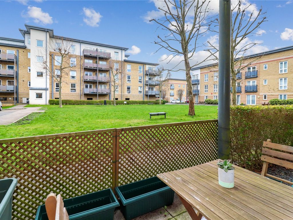 2 bed flat for sale in Manhattan Avenue, Watford WD18, £375,000 Zoopla