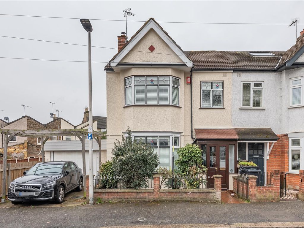 3 bed end terrace house for sale in Gordon Road, London E18 Zoopla