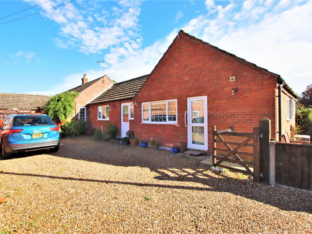5 bed detached bungalow for sale in Fakenham Road, Great Ryburgh
