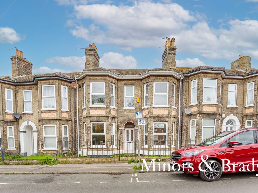 5 bed terraced house to rent in Alexandra Road, Lowestoft NR32, £1,200