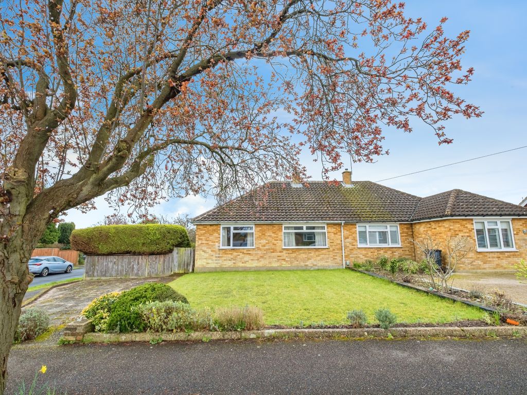 2 bed bungalow for sale in Peatmore Avenue, Pyrford, Surrey GU22, £