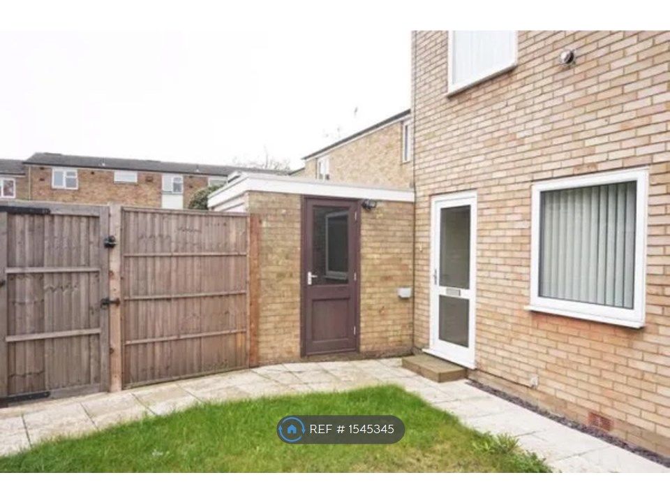 4 bed terraced house to rent in Ascot Crescent, Stevenage SG1, £1,850