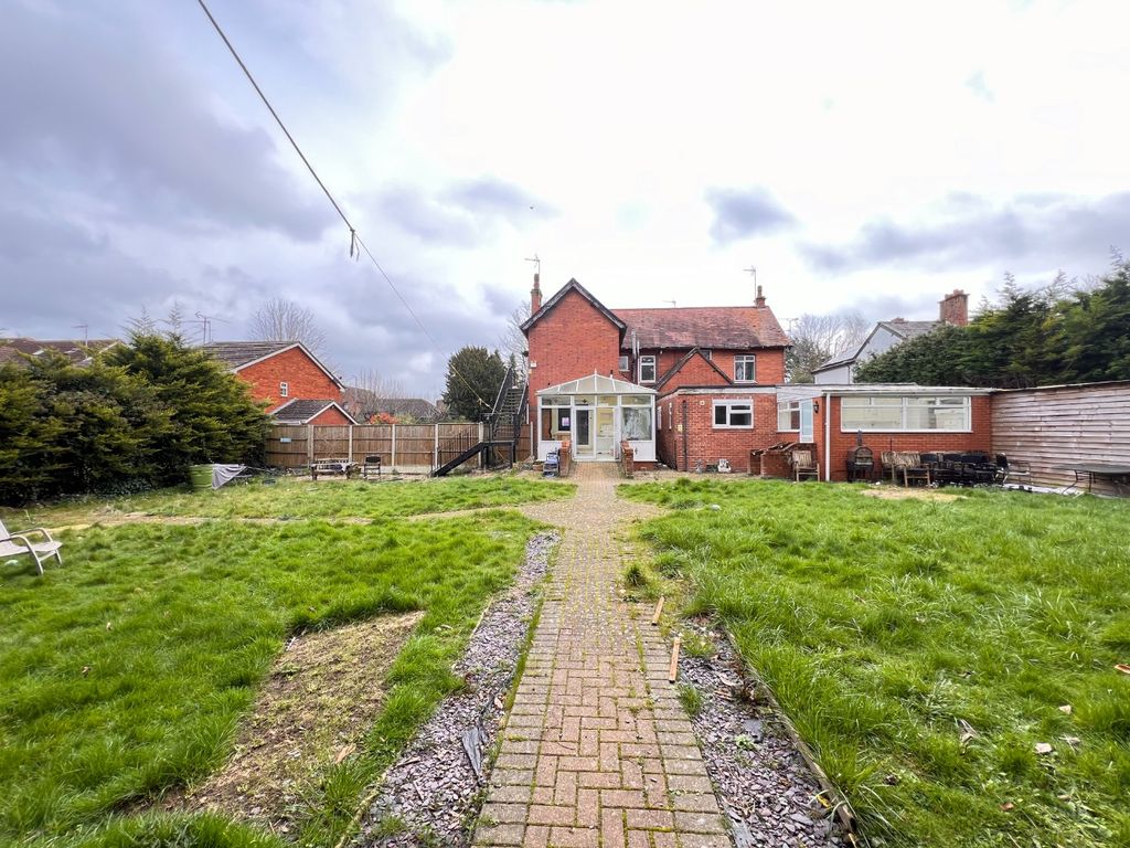 17 bed detached house for sale in Compton Avenue, Luton, Bedfordshire