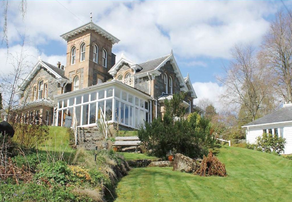 Hotel/guest house for sale in Holly Lodge And Cottage, Golf Course Road