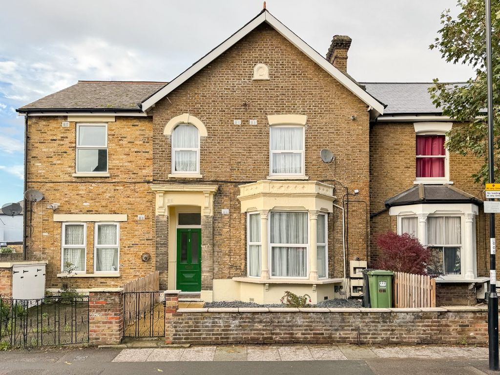 1 bed flat for sale in Lane, Hither Green, London SE13, £310,000