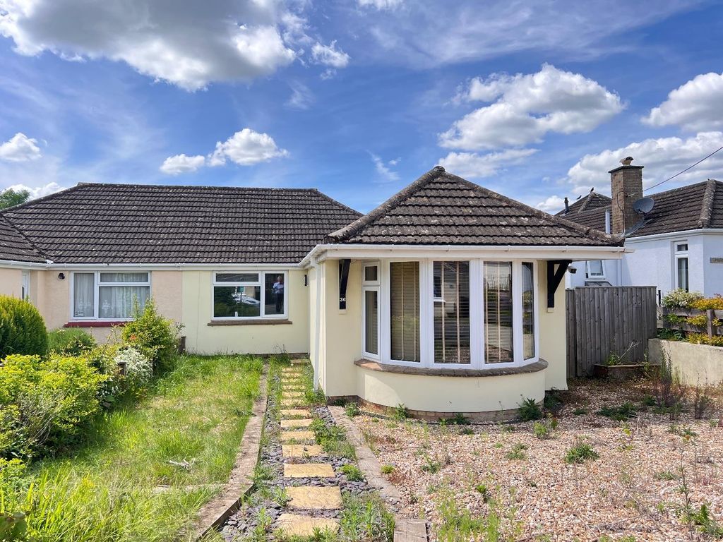3 bed semidetached bungalow for sale in Stringers Drive, Stroud GL5, £