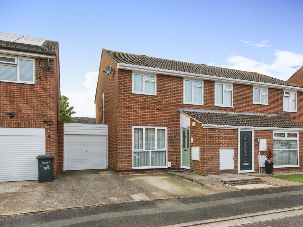 3 bed semidetached house for sale in Wootton, Netley Abbey