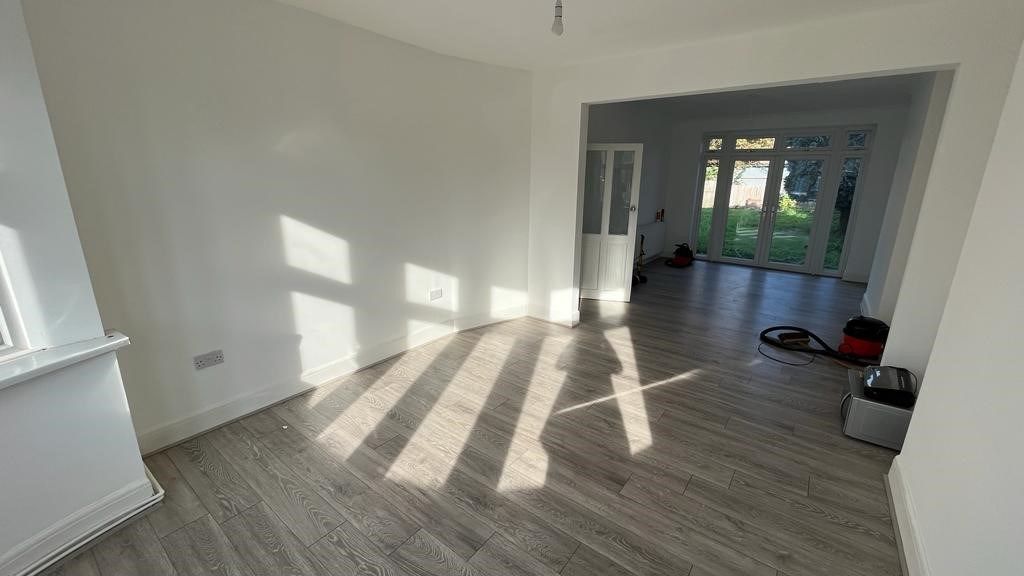 3 bed semidetached house to rent in Broad Walk, Heston, Hounslow TW5