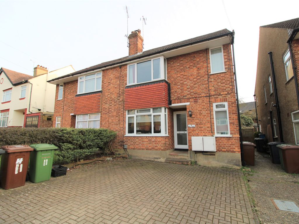 2 bed flat to rent in Hill Rise, Potters Bar EN6 Zoopla