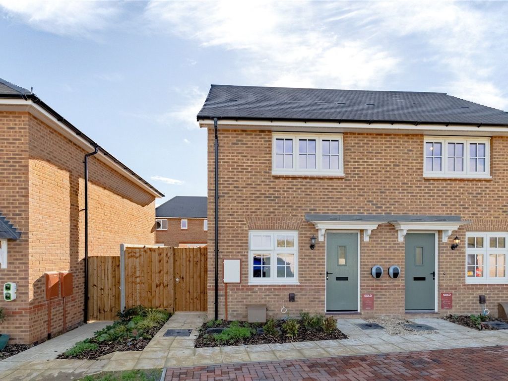 New Home, 2 Bed Terraced House For Sale In Hedera Gardens, Baldock Road ...