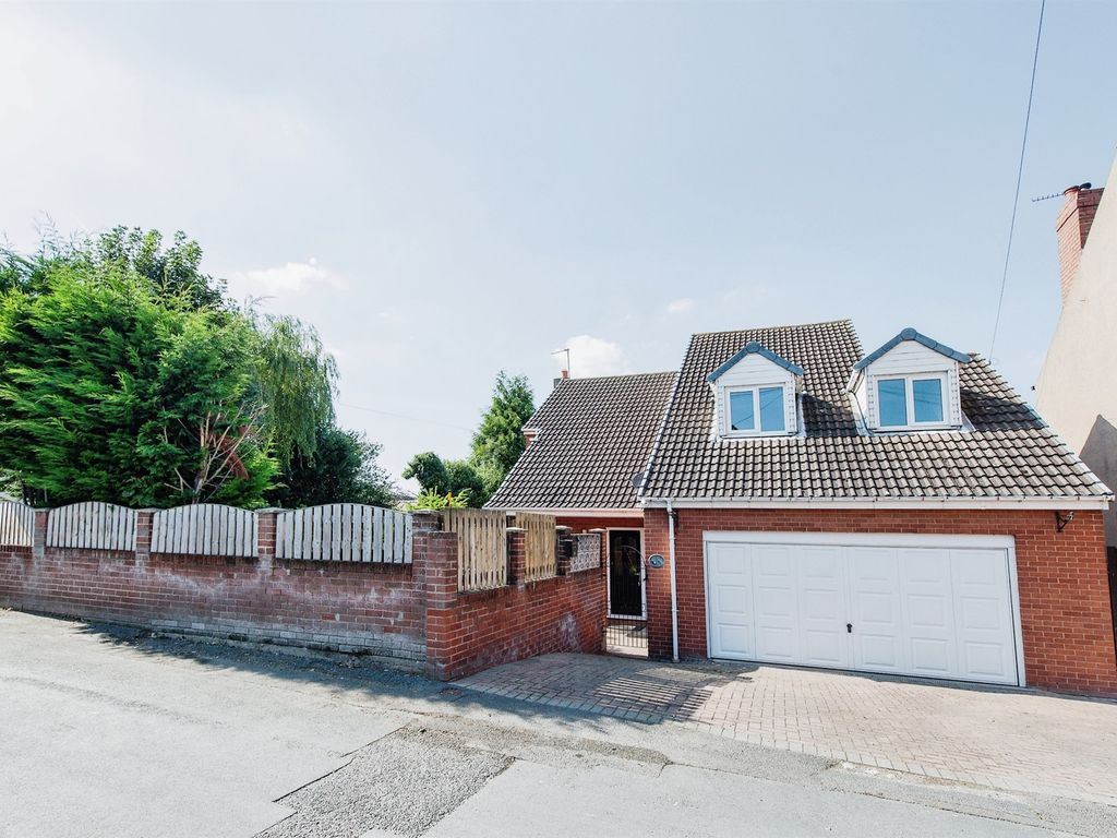 4 bed detached house for sale in Holes Lane, Knottingley WF11, £340,000