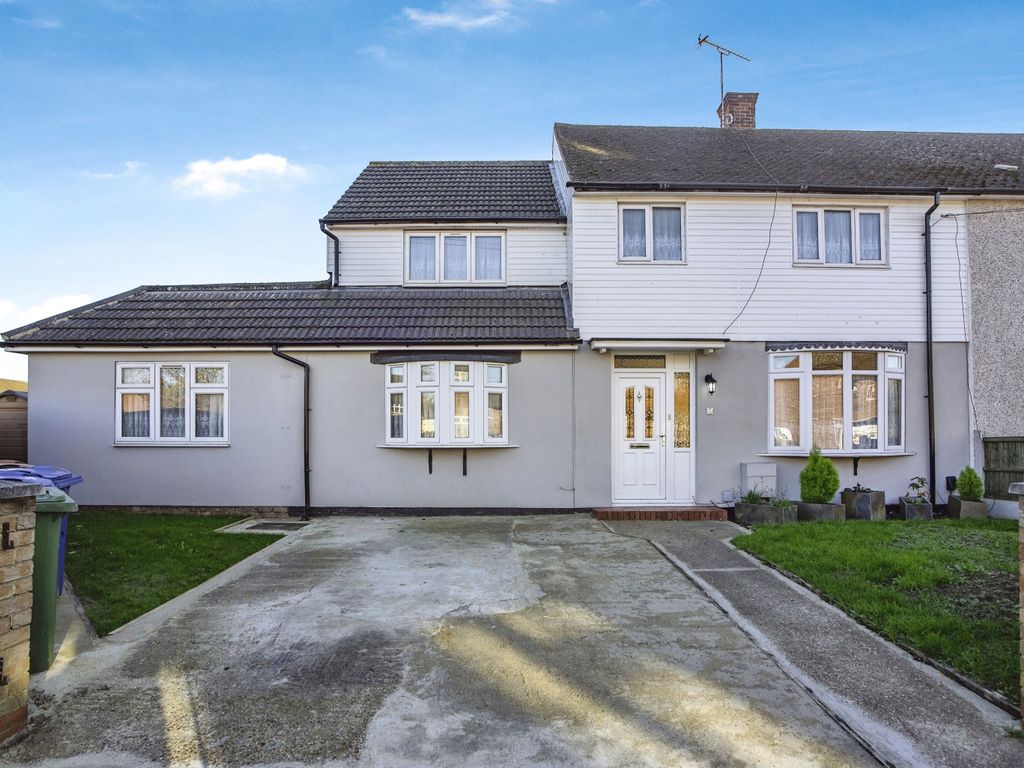 4 bed semidetached house for sale in Humber Avenue, South Ockendon