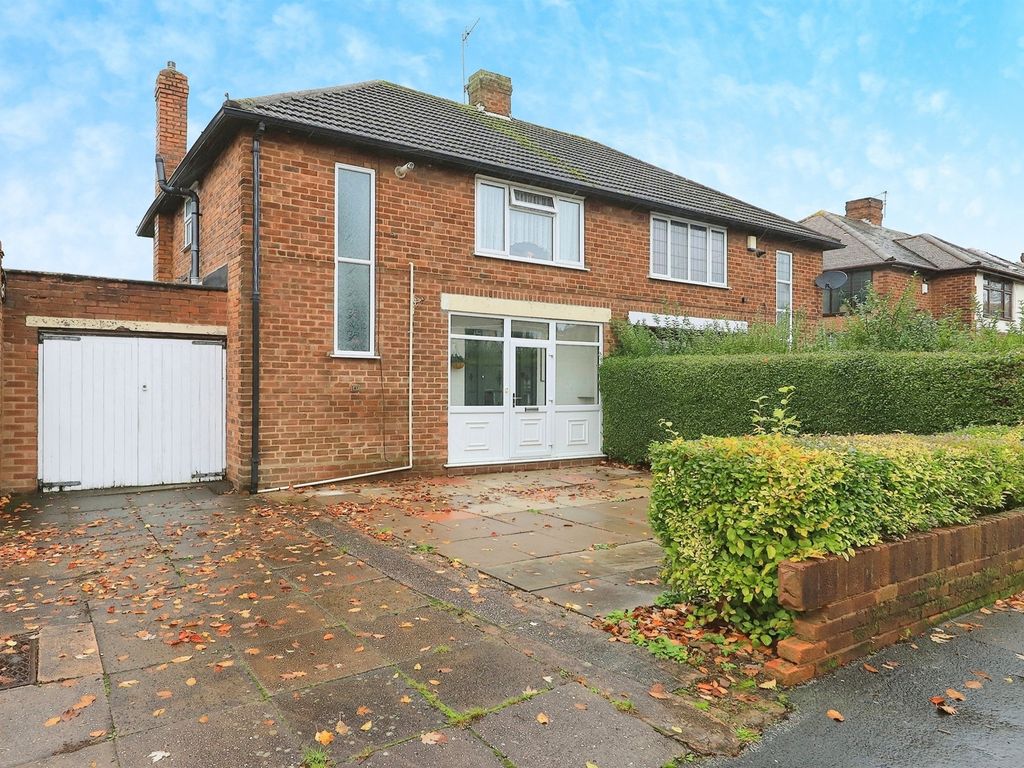 3 bed semidetached house for sale in Dovedale Avenue, Willenhall WV12