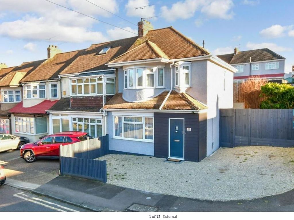 3 bed end terrace house to rent in The Chase, Chatham ME4, £1,750 pcm