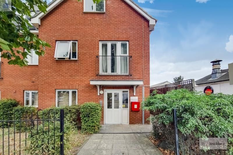 2 bed flat to rent in Annabelle Court, New Road, Rainham RM13 Zoopla