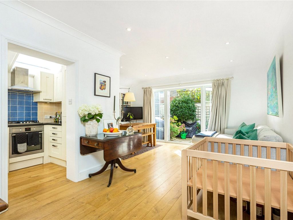 2 bed flat for sale in Broughton Road, Fulham SW6, £675,000 Zoopla