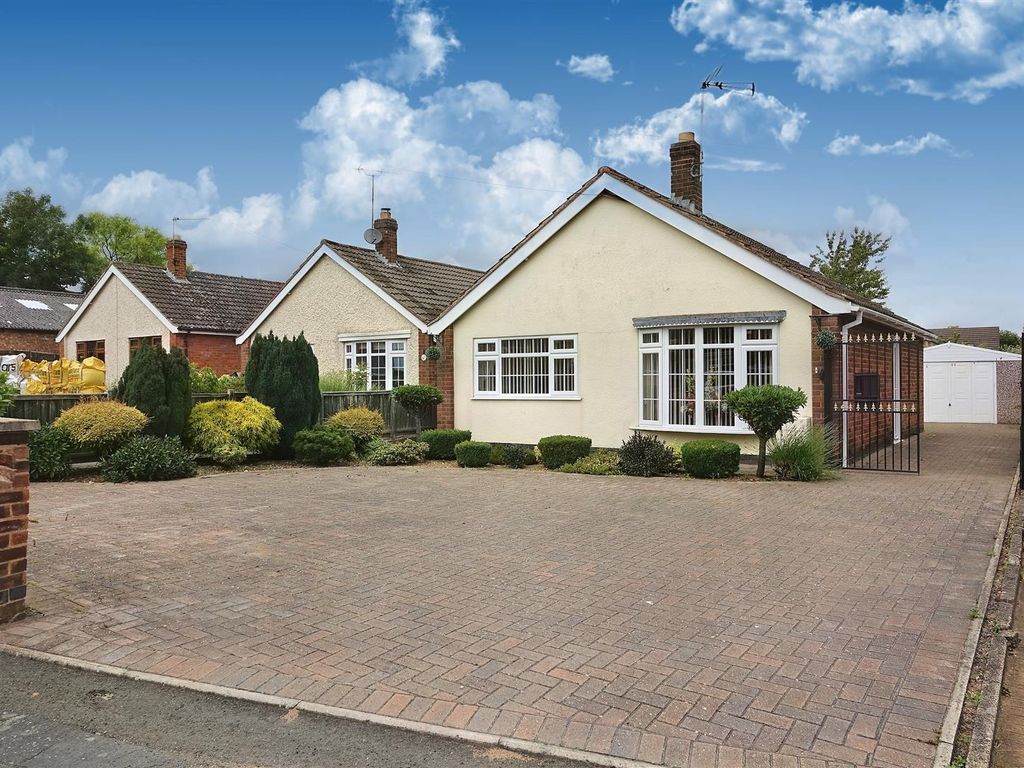 2 bed detached bungalow for sale in Princes Close, Anstey
