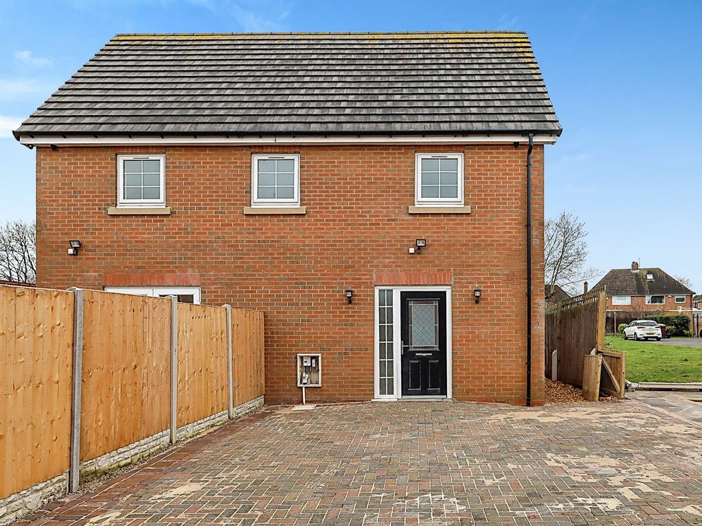 4 bed detached house for sale in Reliant Close, Castle Bromwich