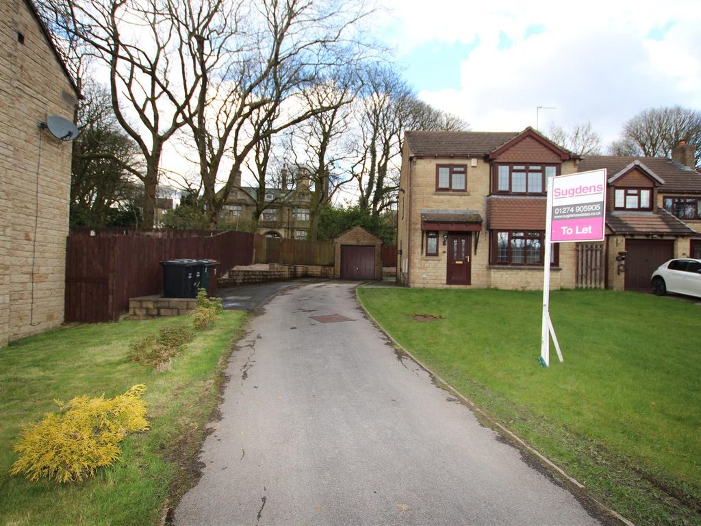 3 bed detached house to rent in Adwalton Grove, Queensbury, Bradford