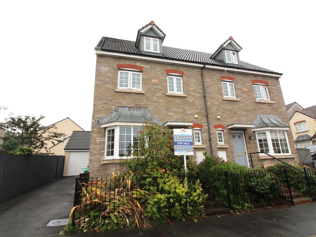 4 bed semidetached house for sale in Tirfilkins Close, Pontllanfraith