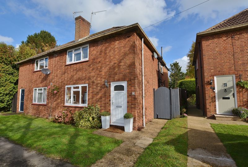 3 bed semidetached house for sale in Cherry Tree Road, Beaconsfield